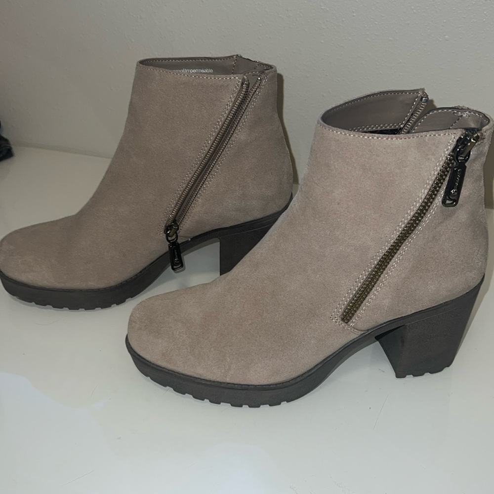 BLONDO BOOTIES